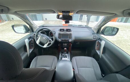 Toyota Land Cruiser Prado 150 рестайлинг 2, 2016 год, 3 500 000 рублей, 17 фотография