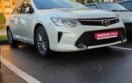 Toyota Camry, 2017 год, 2 370 000 рублей, 3 фотография