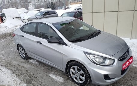 Hyundai Solaris II рестайлинг, 2012 год, 870 000 рублей, 5 фотография