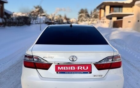 Toyota Camry, 2017 год, 2 300 000 рублей, 5 фотография