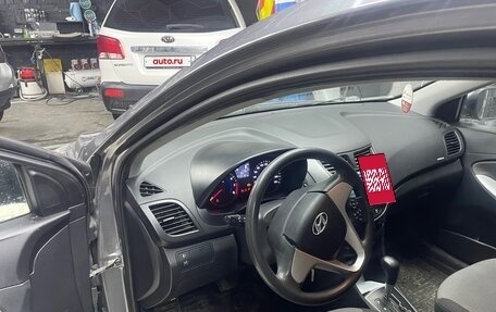 Hyundai Solaris II рестайлинг, 2011 год, 650 000 рублей, 3 фотография