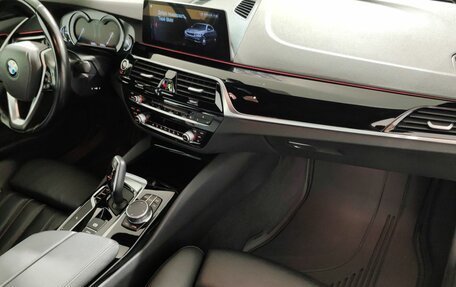 BMW 5 серия, 2018 год, 3 690 000 рублей, 16 фотография