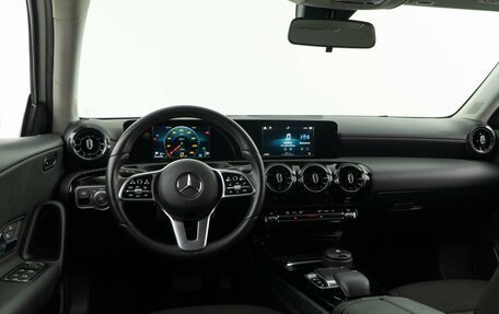 Mercedes-Benz A-Класс, 2018 год, 2 098 999 рублей, 7 фотография