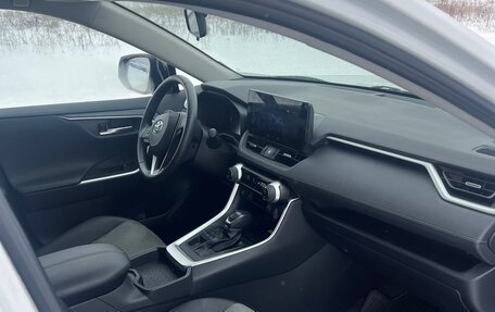 Toyota RAV4, 2024 год, 4 090 000 рублей, 4 фотография