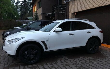 Infiniti QX70, 2015 год, 2 300 000 рублей, 6 фотография