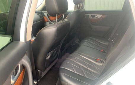 Infiniti QX70, 2015 год, 2 300 000 рублей, 9 фотография