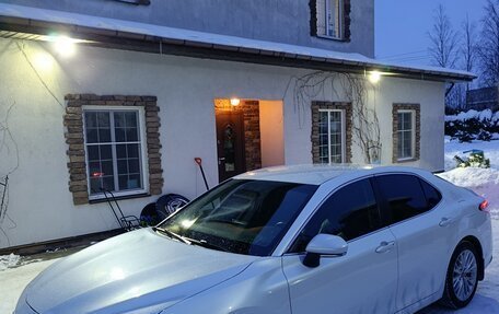 Toyota Camry, 2021 год, 3 270 000 рублей, 2 фотография