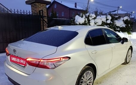 Toyota Camry, 2021 год, 3 270 000 рублей, 4 фотография