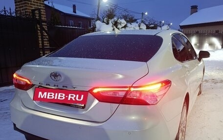 Toyota Camry, 2021 год, 3 270 000 рублей, 5 фотография