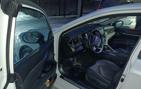Toyota Camry, 2021 год, 3 270 000 рублей, 13 фотография