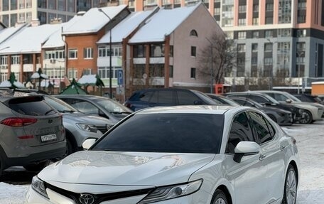 Toyota Camry, 2018 год, 2 050 000 рублей, 3 фотография