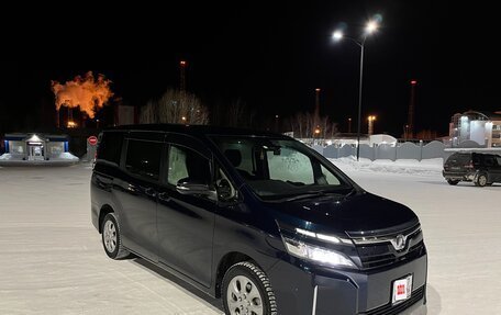 Toyota Voxy III, 2019 год, 2 750 000 рублей, 1 фотография