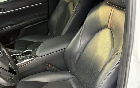 Toyota Camry, 2018 год, 2 050 000 рублей, 14 фотография