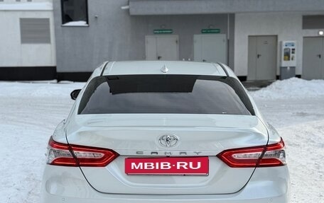 Toyota Camry, 2018 год, 2 050 000 рублей, 11 фотография