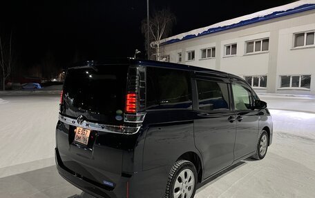 Toyota Voxy III, 2019 год, 2 750 000 рублей, 3 фотография