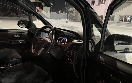 Toyota Voxy III, 2019 год, 2 750 000 рублей, 7 фотография