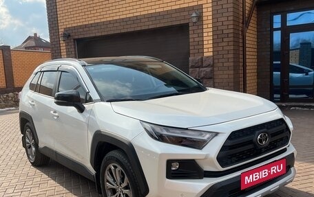 Toyota RAV4, 2024 год, 4 200 000 рублей, 2 фотография