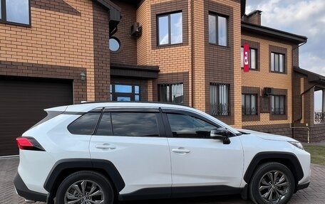 Toyota RAV4, 2024 год, 4 200 000 рублей, 3 фотография