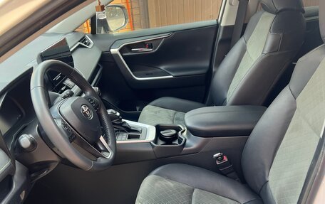 Toyota RAV4, 2024 год, 4 200 000 рублей, 9 фотография