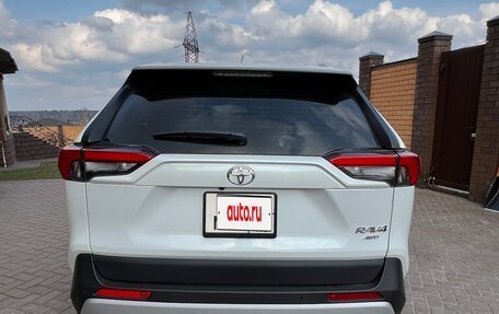 Toyota RAV4, 2024 год, 4 200 000 рублей, 7 фотография