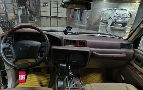 Toyota Land Cruiser 80 рестайлинг, 1995 год, 2 100 000 рублей, 33 фотография