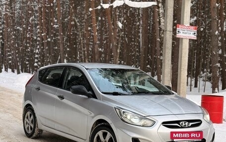 Hyundai Solaris II рестайлинг, 2011 год, 730 000 рублей, 3 фотография