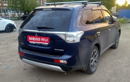 Mitsubishi Outlander III рестайлинг 3, 2014 год, 1 140 000 рублей, 4 фотография