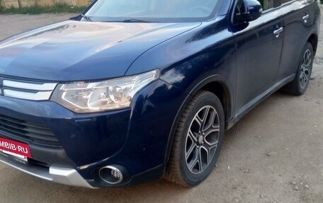 Mitsubishi Outlander III рестайлинг 3, 2014 год, 1 140 000 рублей, 9 фотография