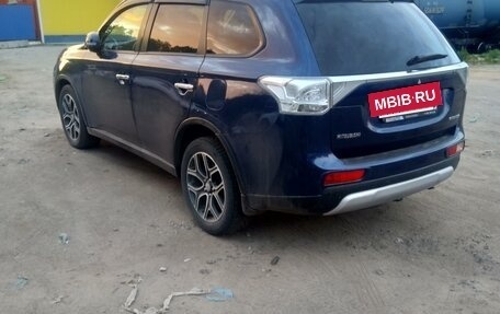 Mitsubishi Outlander III рестайлинг 3, 2014 год, 1 140 000 рублей, 3 фотография