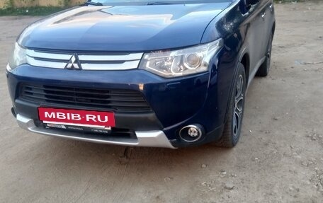 Mitsubishi Outlander III рестайлинг 3, 2014 год, 1 140 000 рублей, 8 фотография