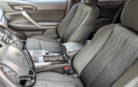 Mitsubishi Eclipse Cross, 2019 год, 2 110 000 рублей, 21 фотография