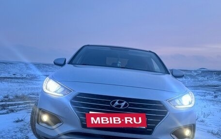 Hyundai Solaris II рестайлинг, 2017 год, 1 200 000 рублей, 2 фотография