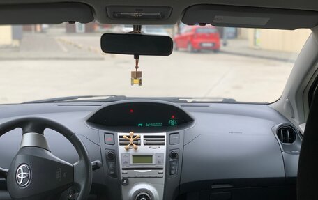 Toyota Yaris III рестайлинг, 2008 год, 13 фотография