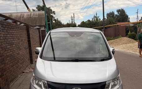 Honda Stepwgn IV, 2018 год, 2 000 000 рублей, 2 фотография