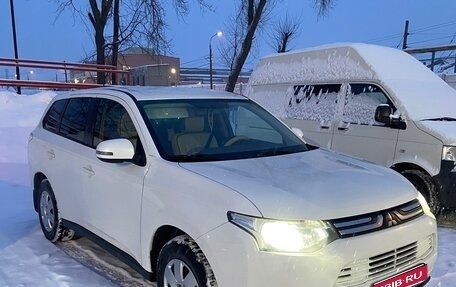 Mitsubishi Outlander III рестайлинг 3, 2012 год, 1 350 000 рублей, 1 фотография