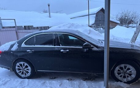 Mercedes-Benz E-Класс, 2019 год, 2 600 000 рублей, 3 фотография