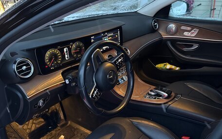 Mercedes-Benz E-Класс, 2019 год, 2 600 000 рублей, 4 фотография