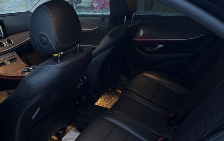 Mercedes-Benz E-Класс, 2019 год, 2 600 000 рублей, 5 фотография