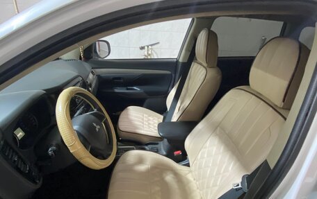 Mitsubishi Outlander III рестайлинг 3, 2012 год, 1 350 000 рублей, 6 фотография