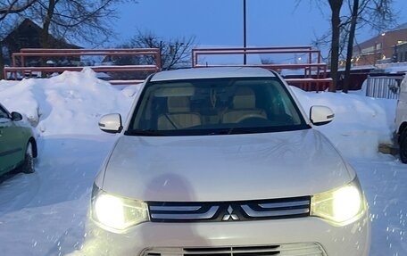 Mitsubishi Outlander III рестайлинг 3, 2012 год, 1 350 000 рублей, 2 фотография