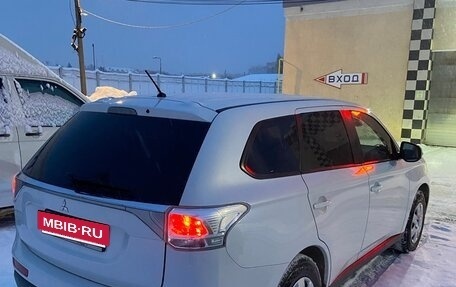 Mitsubishi Outlander III рестайлинг 3, 2012 год, 1 350 000 рублей, 4 фотография