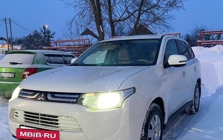 Mitsubishi Outlander III рестайлинг 3, 2012 год, 1 350 000 рублей, 3 фотография
