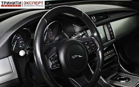 Jaguar XF II, 2016 год, 2 457 000 рублей, 10 фотография