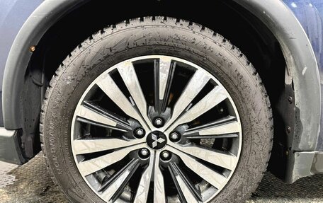 Mitsubishi Outlander III рестайлинг 3, 2019 год, 2 200 000 рублей, 8 фотография