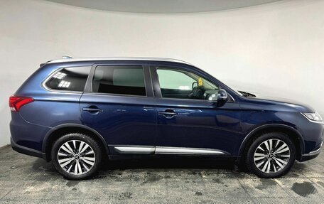 Mitsubishi Outlander III рестайлинг 3, 2019 год, 2 200 000 рублей, 4 фотография