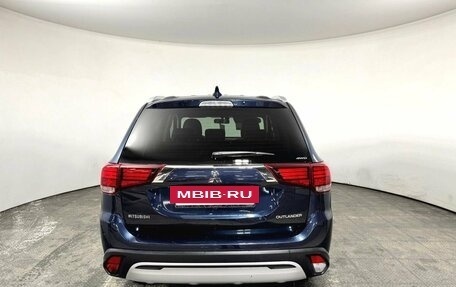 Mitsubishi Outlander III рестайлинг 3, 2019 год, 2 200 000 рублей, 6 фотография