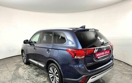 Mitsubishi Outlander III рестайлинг 3, 2019 год, 2 200 000 рублей, 7 фотография