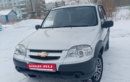 Chevrolet Niva I рестайлинг, 2011 год, 530 000 рублей, 4 фотография