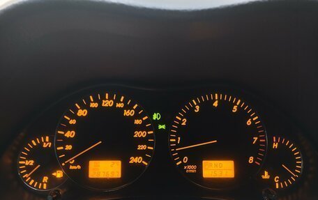 Toyota Avensis III рестайлинг, 2003 год, 790 000 рублей, 9 фотография