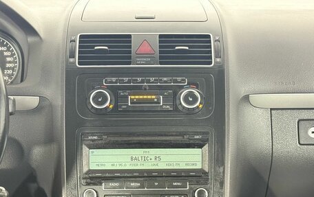 Volkswagen Touran III, 2010 год, 1 070 000 рублей, 16 фотография